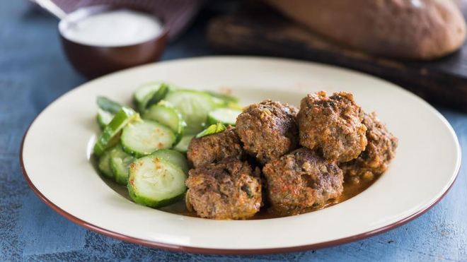Рецепт фрикаделек с огуречным салатом