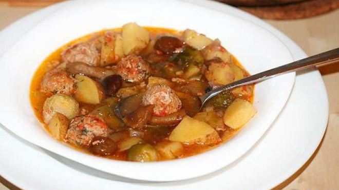 Рецепт грибов с фрикадельками в горшочках