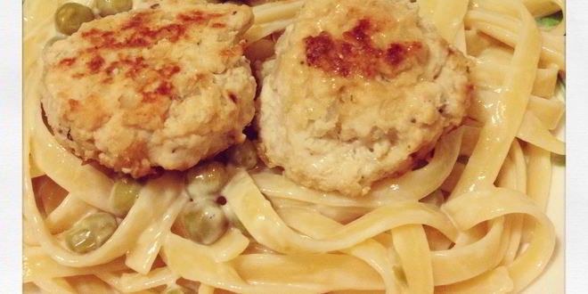 Рецепт Куриных фрикаделек с пастой в сливочном соусе с зеленым горошком