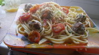 Рецепт Пасты с фрикадельками в сливочно-томатном соусе