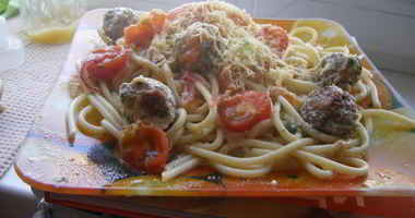 Рецепт Пасты с фрикадельками в сливочно-томатном соусе