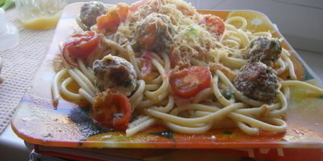 Рецепт Пасты с фрикадельками в сливочно-томатном соусе