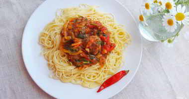 Рецепт Спагетти с мясными фрикадельками в овощном соусе