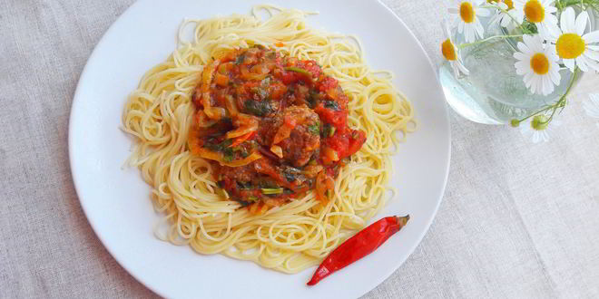 Рецепт Спагетти с мясными фрикадельками в овощном соусе