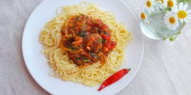 Рецепт спагетти с мясными фрикадельками в овощном соусе