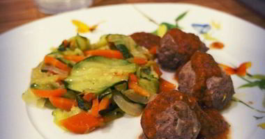 Рецепт Цукини с фрикадельками и ароматным соусом