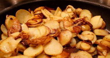 Рецепт Ароматной картошки жареной на сале с лучком