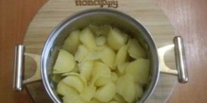Рецепт картофеля под сырным соусом