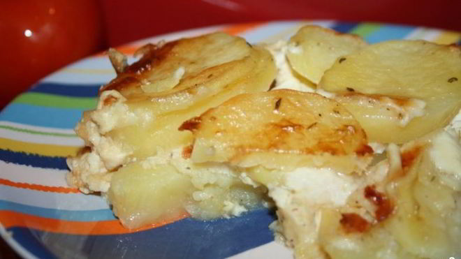 Рецепт картошки в духовке со сливками и сыром