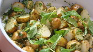 Рецепт Молодого картофеля с соусом из чеснока и мяты
