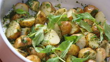 Рецепт Молодого картофеля с соусом из чеснока и мяты