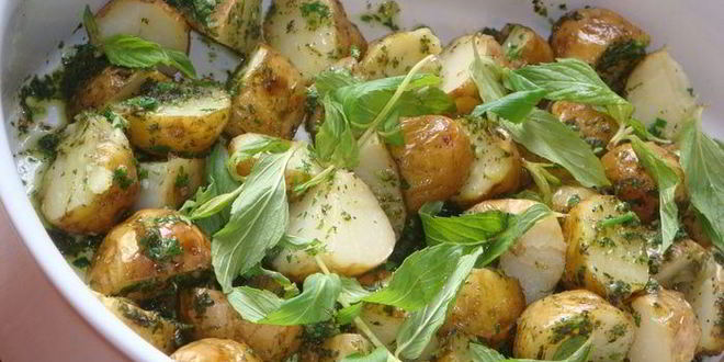 Рецепт Молодого картофеля с соусом из чеснока и мяты