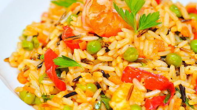 Рецепт риса с креветками и зеленым горошком