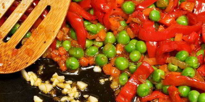 Рецепт риса с креветками и зеленым горошком