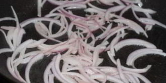 Рецепт жареной картошки с яйцом и луком