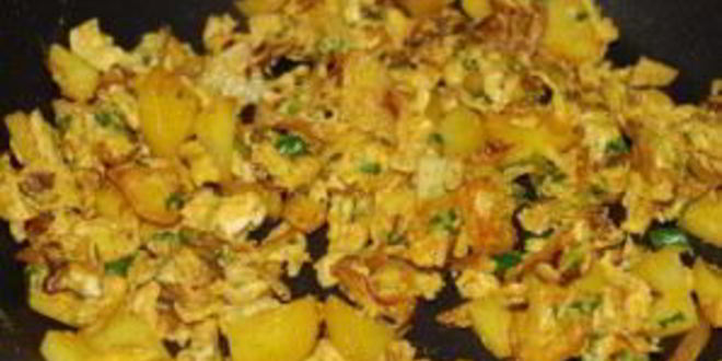 Рецепт жареной картошки с яйцом и луком