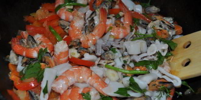 Рецепт гречневой лапши с морепродуктами