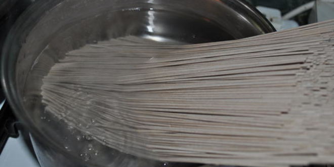 Рецепт гречневой лапши с морепродуктами