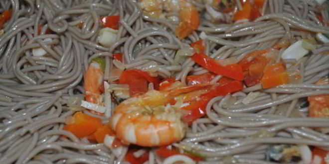 Рецепт гречневой лапши с морепродуктами