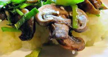 Рецепт Грибочков жареных с имбирем и кунжутом