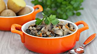 Рецепт Грибов в сметане в мультиварке тушеные