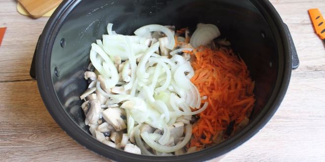 Рецепт грибов в сметане в мультиварке тушеные