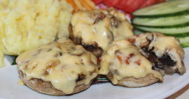 Рецепт Шампиньонов, фаршированных курицей и овощами