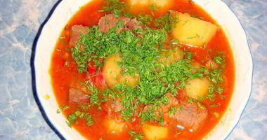 Рецепт Гуляша из говядины с картошкой, помидорами и сладким перцем