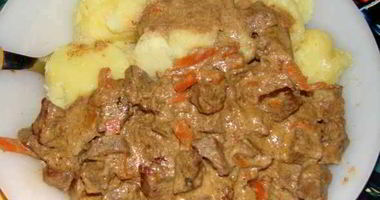 Рецепт Гуляша из говядины со сметаной