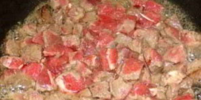 Рецепт гуляша из говядины со сметаной