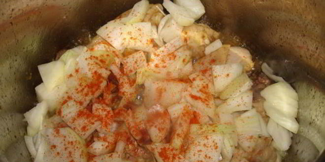 Рецепт гуляша из красной фасоли и курицы