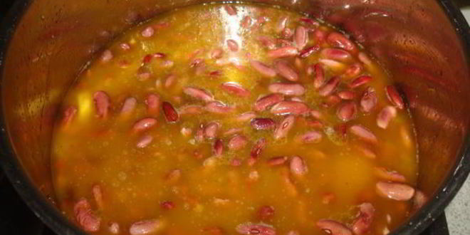 Рецепт гуляша из красной фасоли и курицы