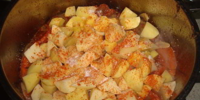 Рецепт гуляша из красной фасоли и курицы