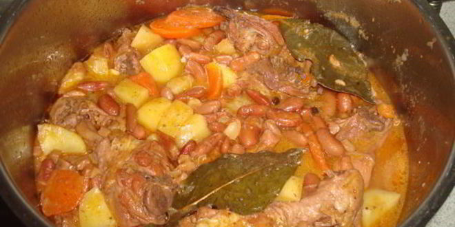 Рецепт гуляша из красной фасоли и курицы