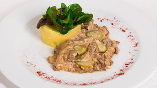 Рецепт Гуляша с солеными огурцами по-крестьянски