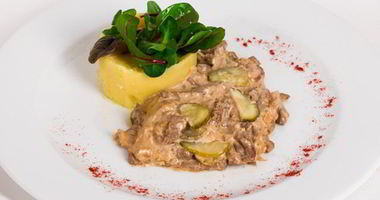 Рецепт Гуляша с солеными огурцами по-крестьянски