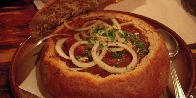 Рецепт Венгерского супа-гуляша в хлебе