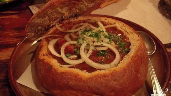 Рецепт венгерского супа-гуляша в хлебе