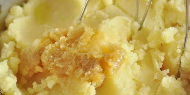 Рецепт картофельного пюре с печеным чесноком и петрушкой