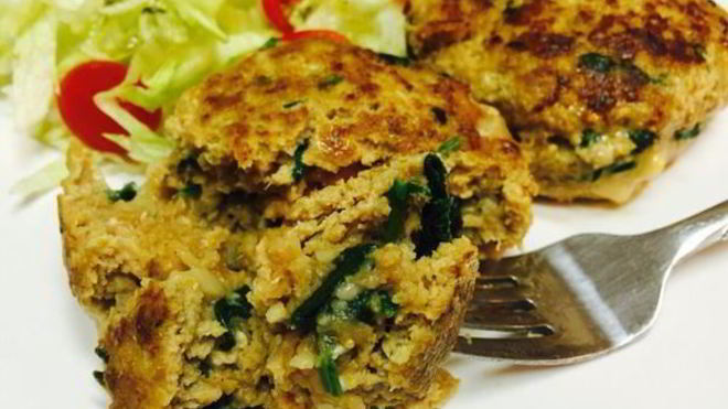Рецепт котлет из индейки со шпинатом и сыром