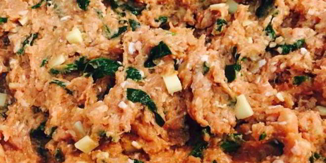 Рецепт котлет из индейки со шпинатом и сыром