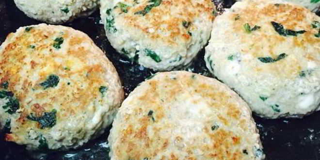 Рецепт котлет из индейки со шпинатом и сыром