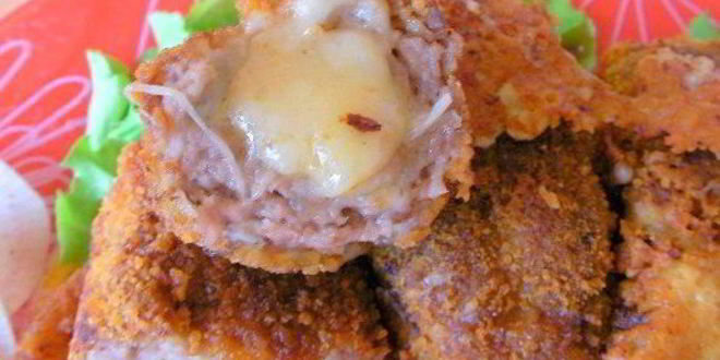 Рецепт Котлет из трех видов мяса с сыром и чесноком