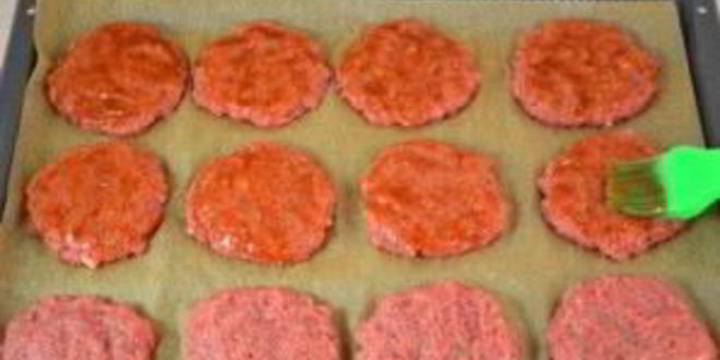 Рецепт котлет в духовке с помидорами