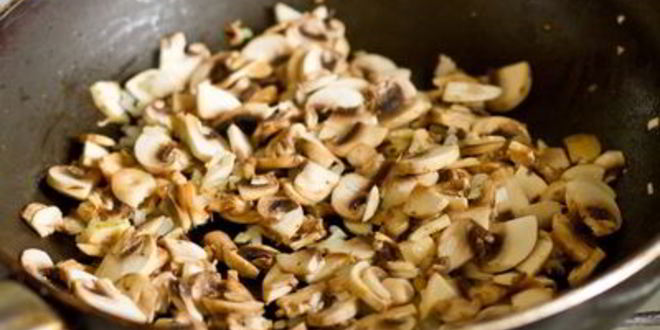 Рецепт куриных котлет с грибами и сыром