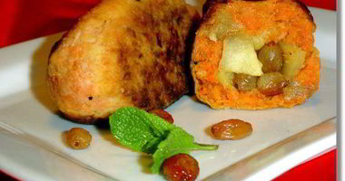 Рецепт Морковных котлет с яблоками, курагой и изюмом