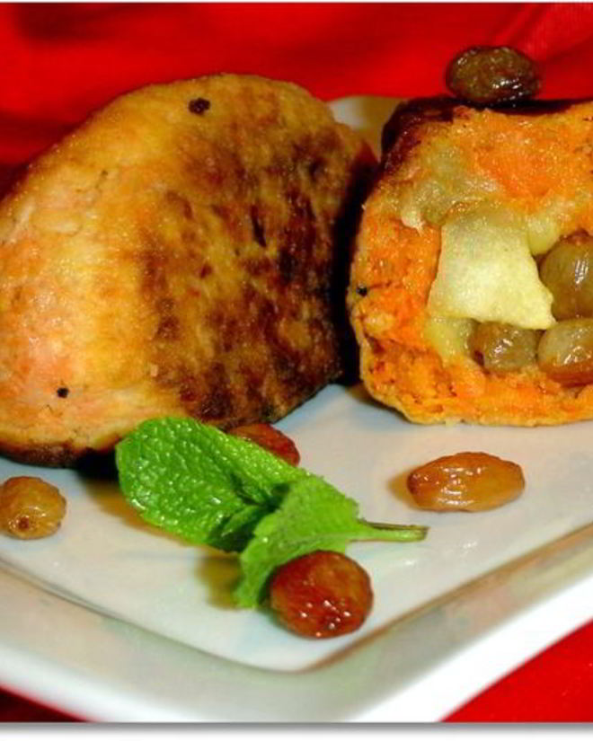 Рецепт морковных котлет с яблоками, курагой и изюмом
