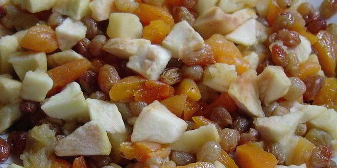 Рецепт морковных котлет с яблоками, курагой и изюмом