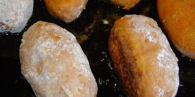 Рецепт морковных котлет с яблоками, курагой и изюмом