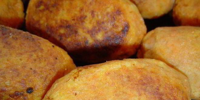 Рецепт морковных котлет с яблоками, курагой и изюмом